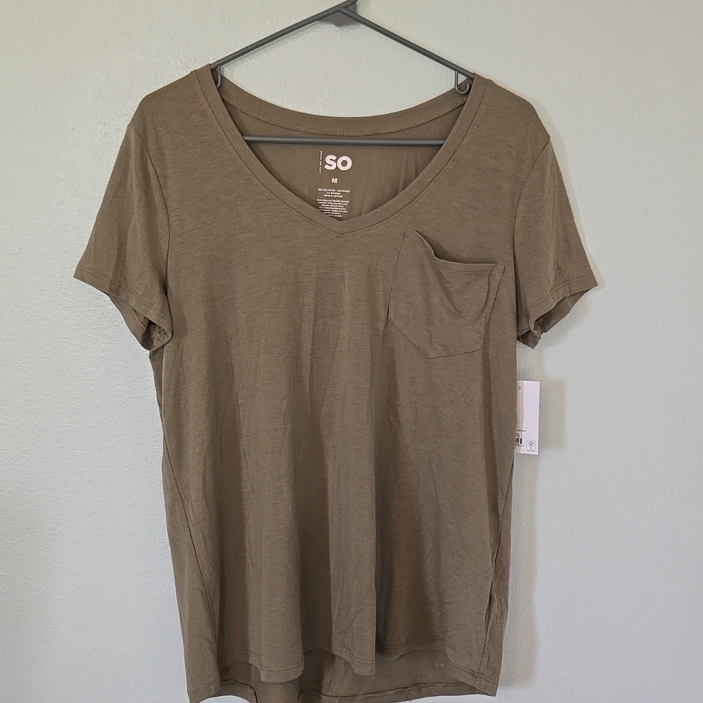 SO | Olive Green V Neck Short Sleeve Pocket Tee Size Medium NWT